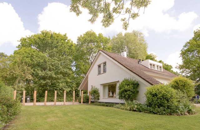 Detached holiday home for 10 people in Oostkapelle