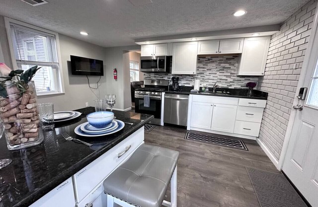 100% renovated House 8 minutes to downtown