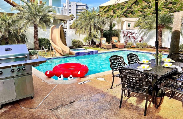 ACCESO DIRECTO A LA PLAYA / Diapositiva interior y exterior / HGTV presentado / / Capacidad 26