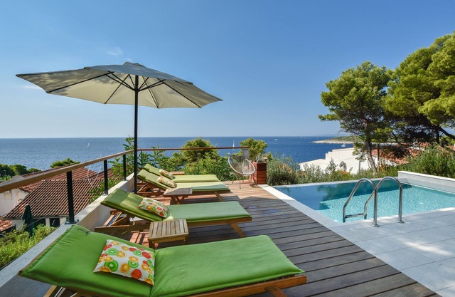 Vista al mar desde el archipiélago de la isla Pakleni, a 100 m del mar y de la piscina privada
