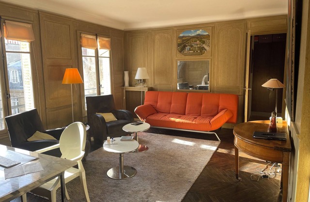 Apartamento de diseño de 100m2, soleado y tranquilo en el corazón de París.