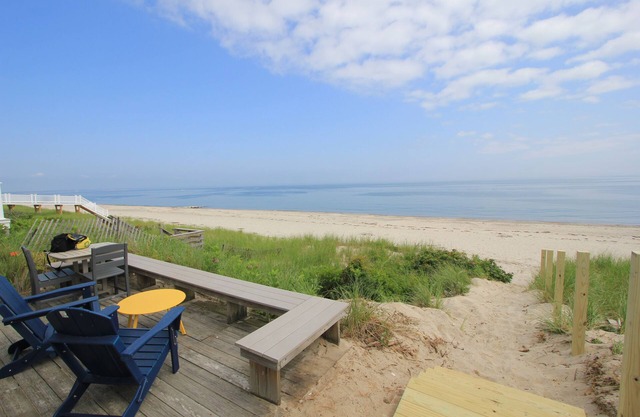 101 North Shore Blvd- 2 Cottages! Beachfront, stunning views, great for families