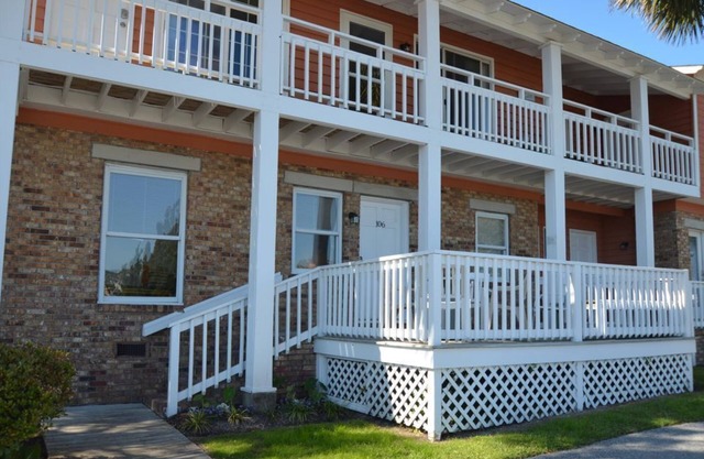 Beach Breeze en IOP, 2Br / 2Ba 1st Fl, Porche impresionante, Se admiten perros