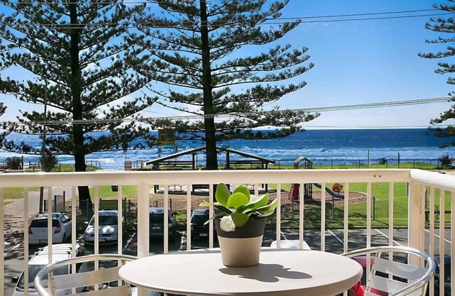 #11 Camden House - Sun, Surf, and Sand: A Beachfront Getaway