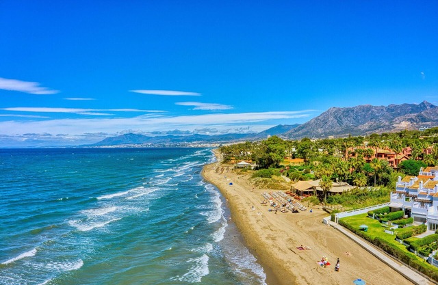 1107 Casa Familiar en Primera Línea de Playa con Piscina