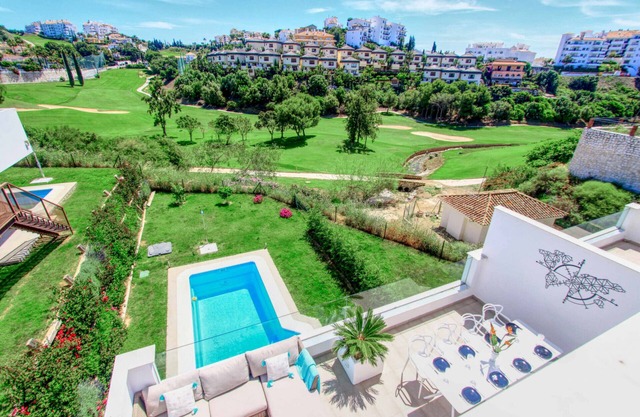 1166 Moderna Villa de Lujo con Vistas Panorámicas al Golf