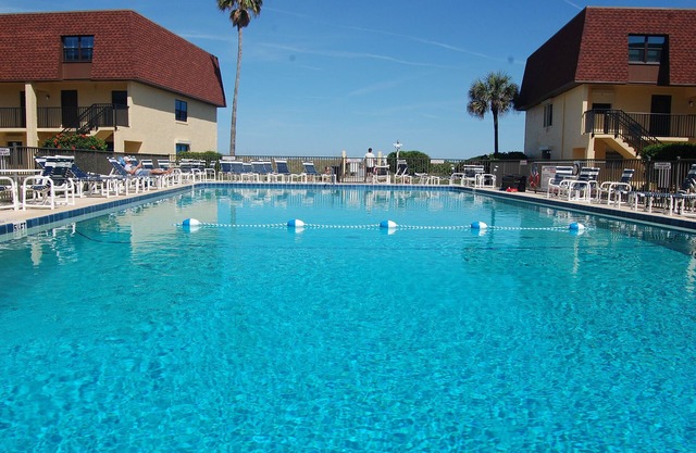 117 Cocoa Beach Club Direct Oceanfront Next to Pier, Se admiten perros, Baños nuevos