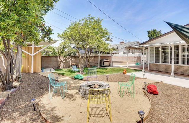 12 Mi to Dtwn LA: Family Home w/ Private Sauna!