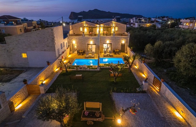 12 Sleeps /No Car Needed/2steps Agia Marina Beach/2 Pools