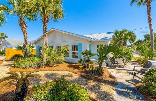 $775!! August 8-23! Quiet Laguna Beach! Directly Across Street-30' to Perfect Beach Access #83