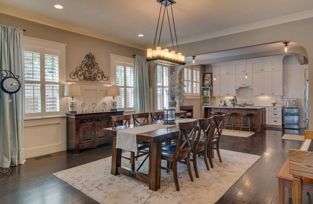 Lujo en 12South Near Belmont / Lipscomb / Vandy-4BR / 4BA -4 Suites BAÑOS privados