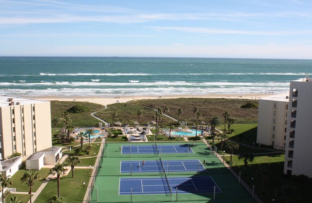 Penthouse en el piso 12 frente a la playa, balcón grande, vistas increíbles, 3 piscinas, tenis
