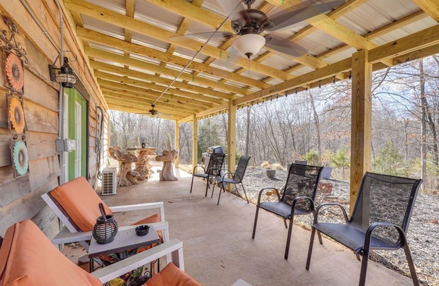 13 Mi to Walmart HQ: Family-Friendly Cabin!