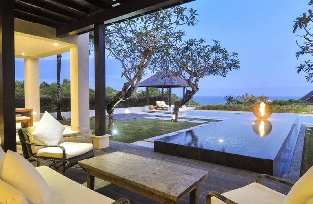Villa de 13 habitaciones con vista al mar Uluwatu;
