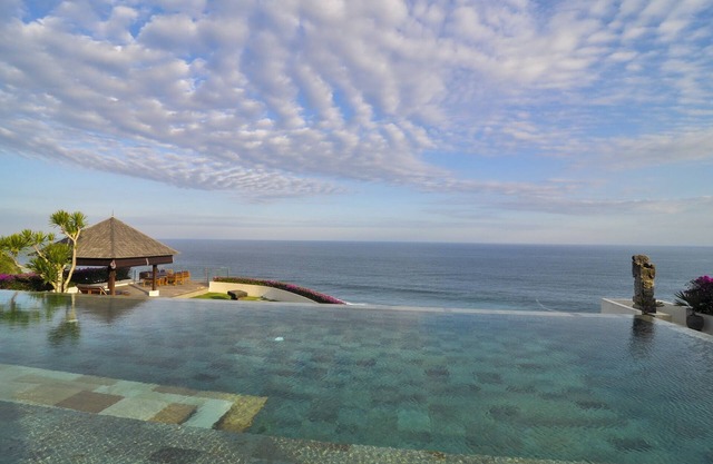 Villa de 13 habitaciones con vista al mar Uluwatu;