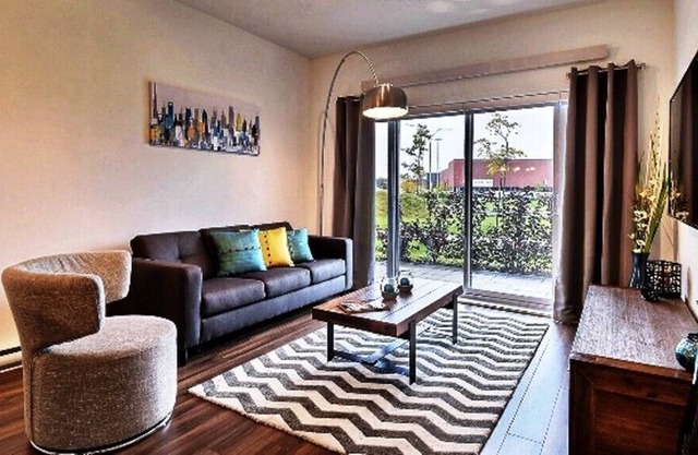 # 145 Hermoso y brillante APT en Brossard