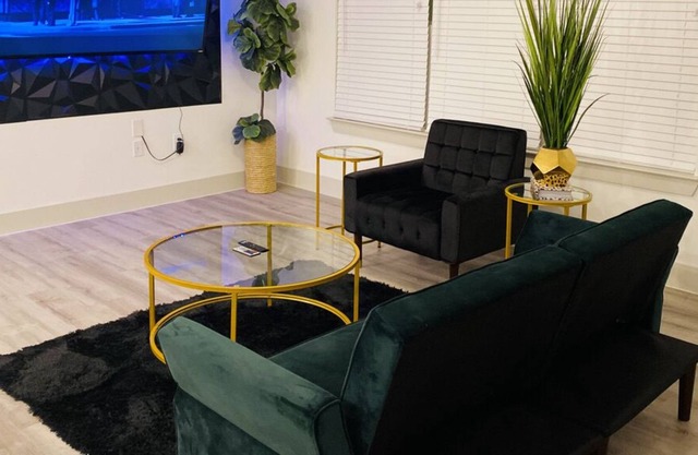 15 Mins from Downtown | Perfect for Long Term Stays