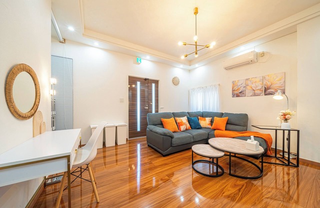 15 minutes drive to Disney! 25 min. from Shinjuku / 11 min. from Akihabara, conveniently located near the airport, and a house with unlimited anime viewing, children are welcome.
