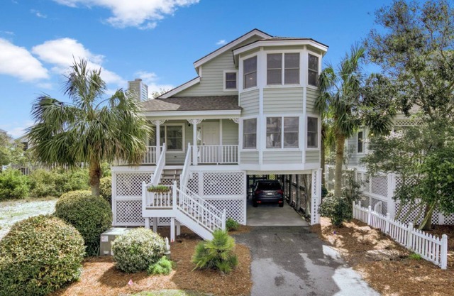 Increíble casa recientemente renovada en Pelican Bay con Sportscard. ¡Crédito de $ 250 para alquiler de equipo de playa!