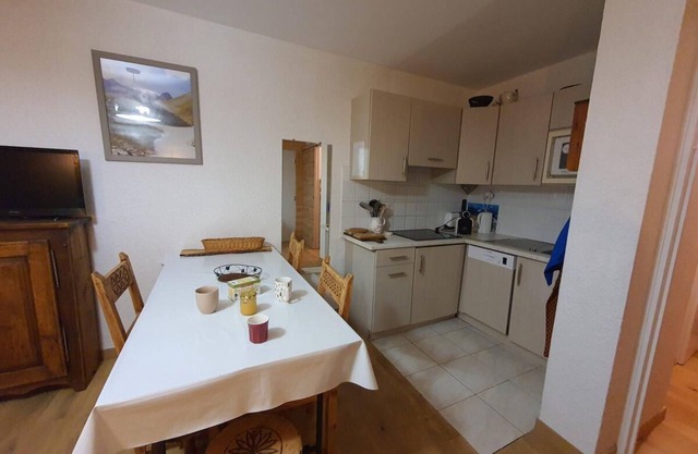 50m from resort center, 3rd floor, balcony, tv, ski locker, 28m², Serre Chevalier