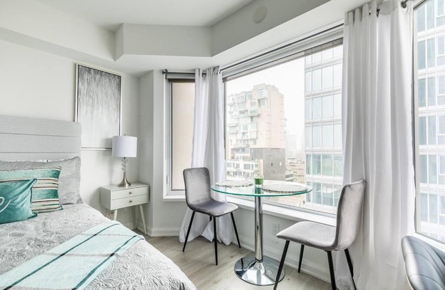 155 Modern Studio in Yorkville