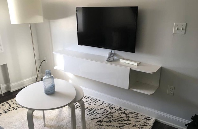 Bright NYC Apt / Parking Avail-20 min a Time Square