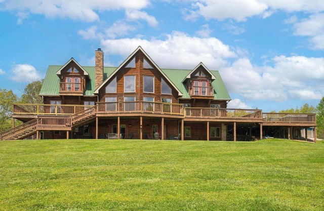 Luxury Log House set on Secluded 18-Acre Site