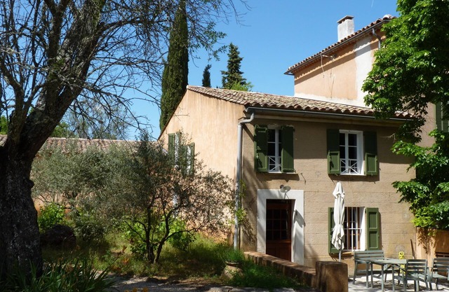 18 canales. Casa de campo en Provenzal con piscina en la propiedad desde el siglo 18.