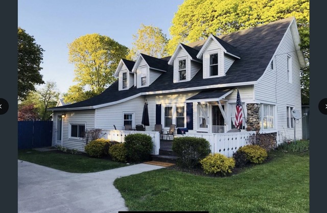 1882 Historic Farmhouse / 5 BR / Private Driveway / Fenced Yard / Boat Rental