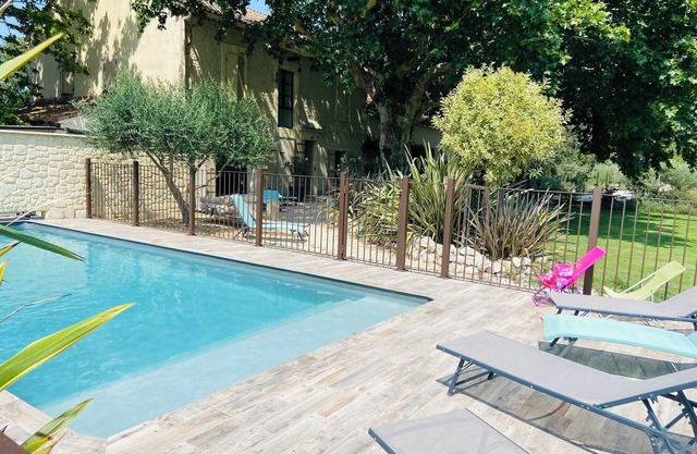 Casa de campo provenzal del siglo XVIII con piscina entre St Rémy de Provence y Aviñón.