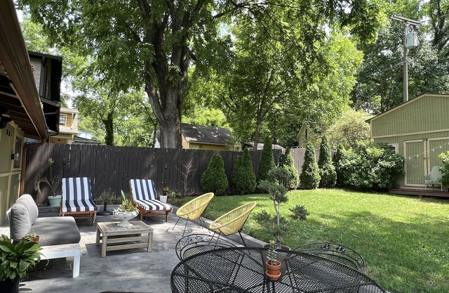 1900 East Nashville craftsmen Stay where the Rock Stars Party.