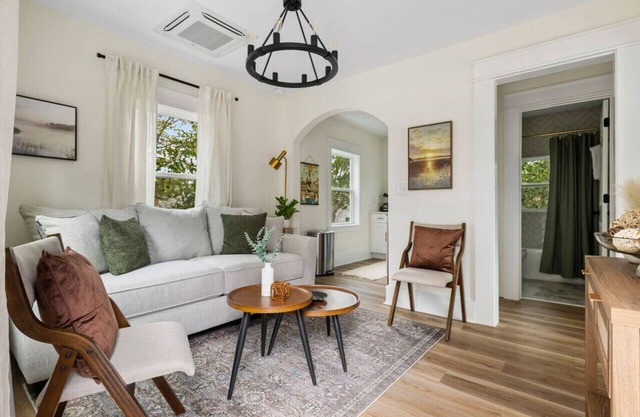 1910 Calvert - Unit C 2BR