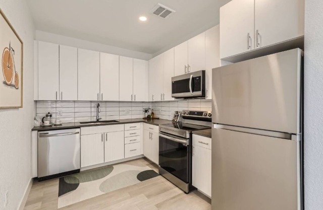 Stanley Unit- 1BR 1BA - W