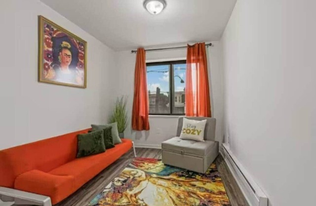 Urban Chic Suites Near Center City