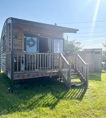 1Br-Sleeps2-Field View-Parking-Cabin Experience