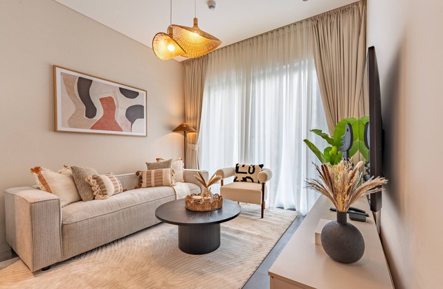 1BR with Maid's Room, Few Minutes Drive to Downtown Dubai, Burj Khalifa