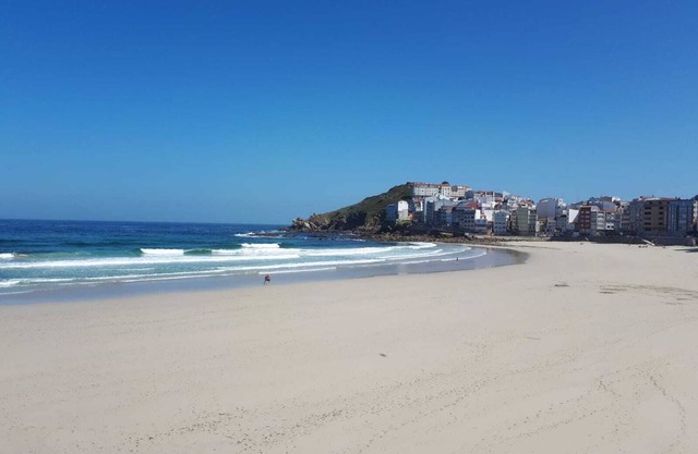 APARTAMENTO A PIE DE PLAYA CON PLAZA DE GARAJE Y VISTAS AL MAR