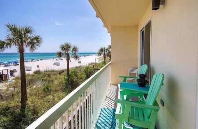 1st Floor on the Beach & Free Beach Chair Service!
