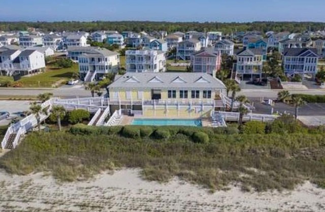 1st floor Winding River 2 bed condo with Beach house on Holden!!
