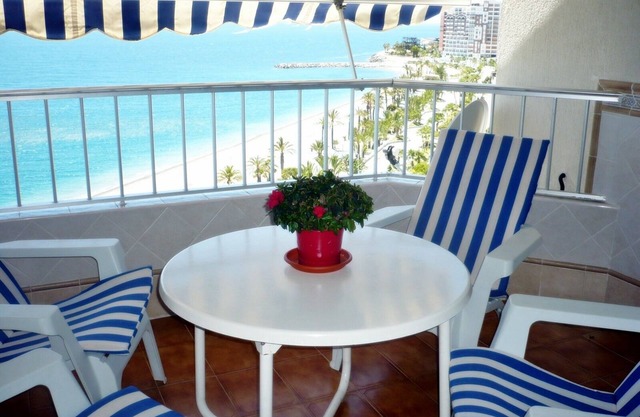 1ª línea playa. Wifi. AC. frio-calor. Piscina. Tenis. Garaje. Vistas