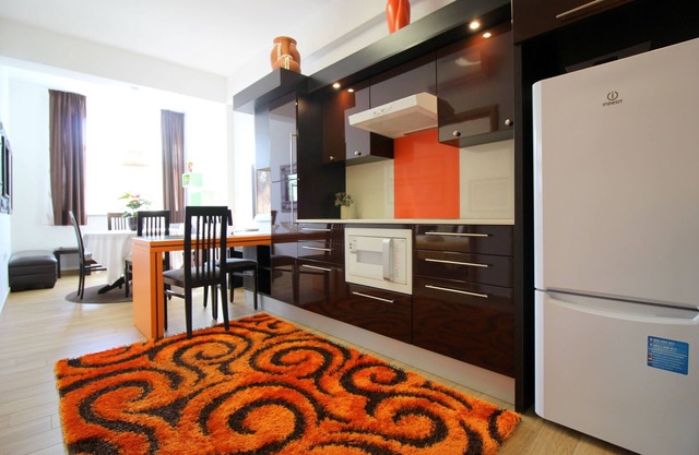 2-4 personas, con mobiliario moderno, aire acondicionado, lavadora