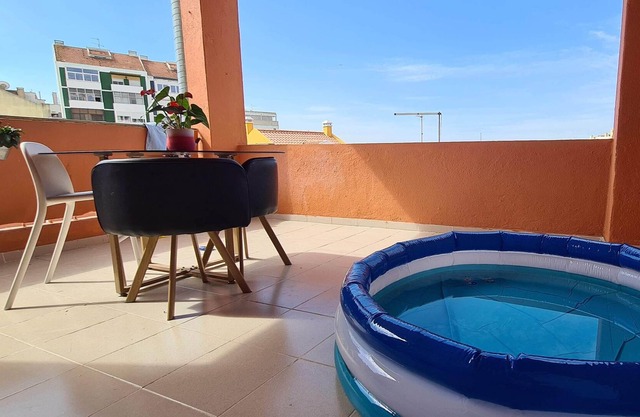 2 apartments for 8 people with terrace and solarium in Lisbon
