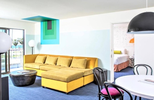 2 Balcony Rooms w/ City Views | Rooftop | Free Breakfast | Venice Fun