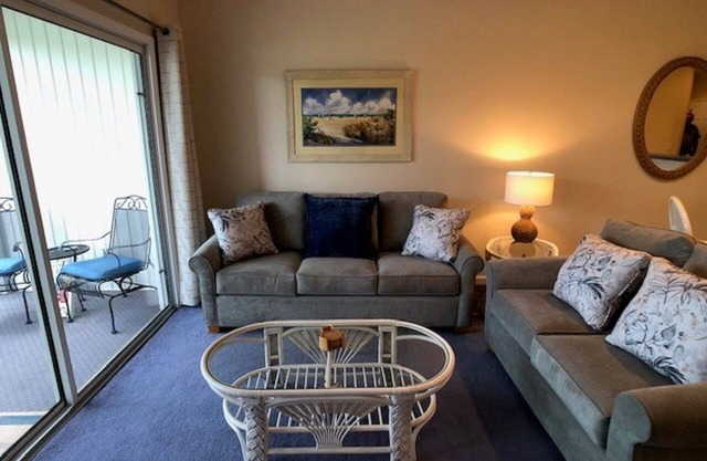 2 BDRM Sunset Beach Condo: Patio proyectado con vista del hoyo 10 de Jones / Byrd.