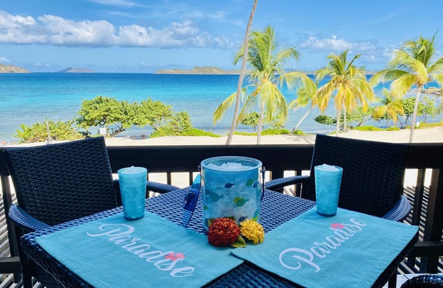 Sapphire Sunrise, True 2 Bd / 2 Ba, FRENTE A LA PLAYA, renovaciones modernas de lujo