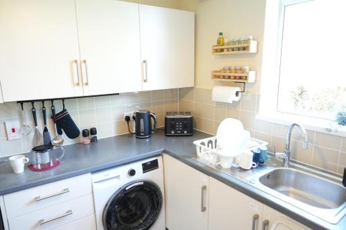 2-Bed Family House Nr Nottingham City Hospital, Arnold, Mansfield with Free WiFi