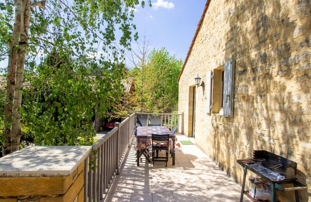 Casa 2 hab. cerca de Sarlat, terraza y naturaleza, ideal para familias