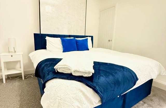 HouseSleeps6-Garden-FreeParking-Wifi-CityRetreat
