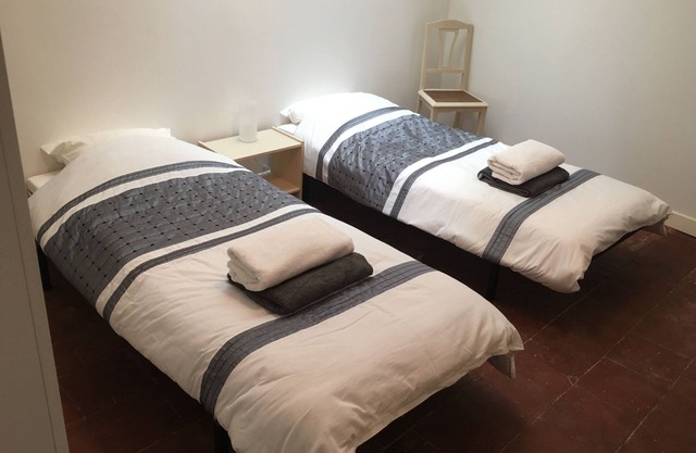 Casa de 2 dormitorios para alquilar en el centro del pueblo de Marseillan, gran terraza en la azotea