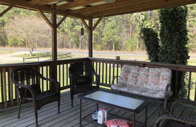 2 Bedroom 2 Bath Mobile Home in quiet country setting 25 minutes from beach!